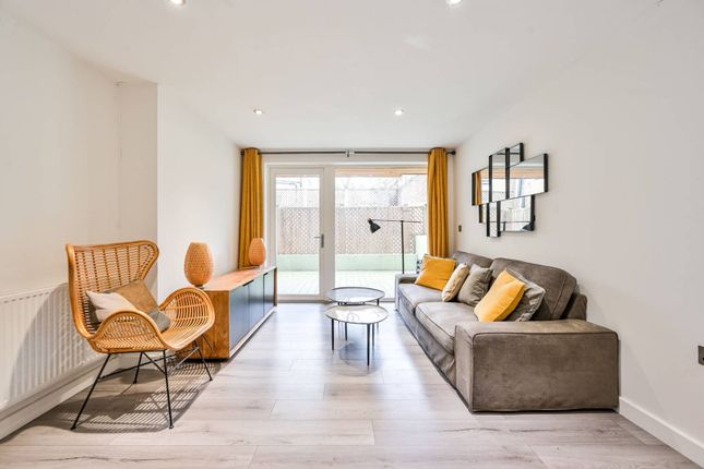 Flat for sale in Wendon Street, Tower Hamlets, London