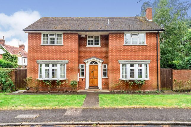 Thumbnail Detached house for sale in Sefton Close, St.Albans