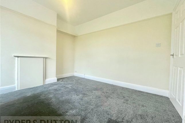 Flat to rent in Broadoak Crescent, Ashton-Under-Lyne, Greater Manchester