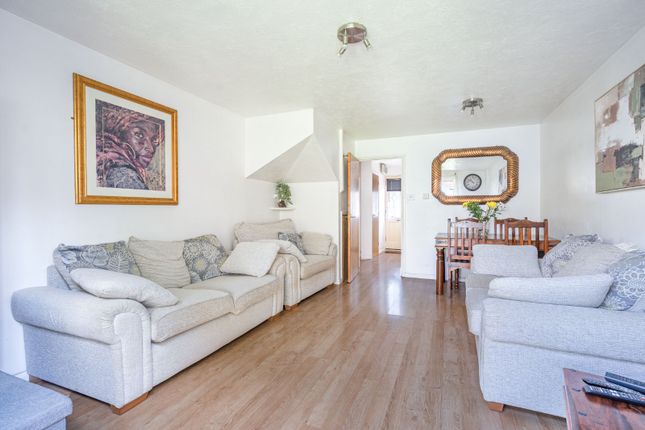5, Parkside Close, London photo 4