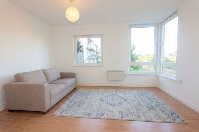 10 Crown Close Winkfield Road, London photo 2