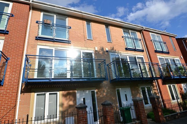 4 Bedroom Townhouse For Rent