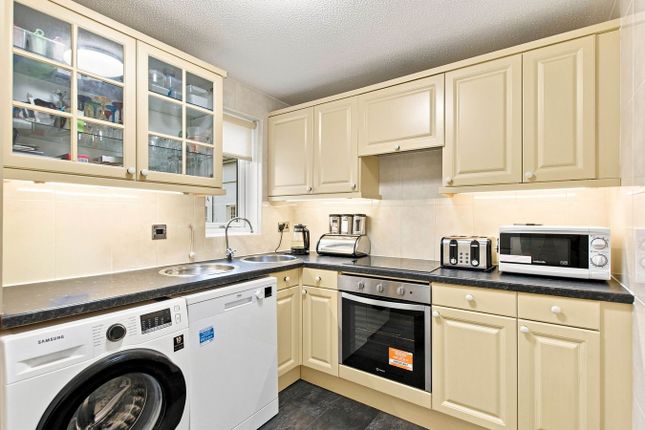 10, Carters Place, Irvine photo 4