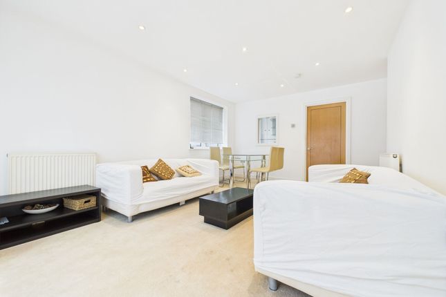 Flat 15, Settlers Court, Newport Avenue, London photo 2