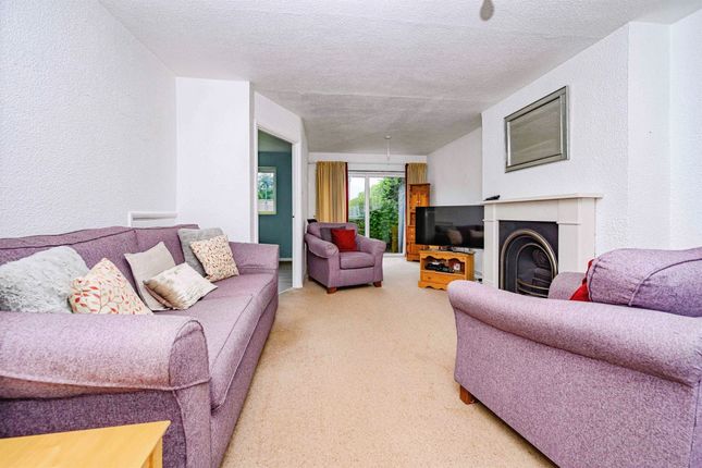 23, Midhurst Gardens, Luton photo 2