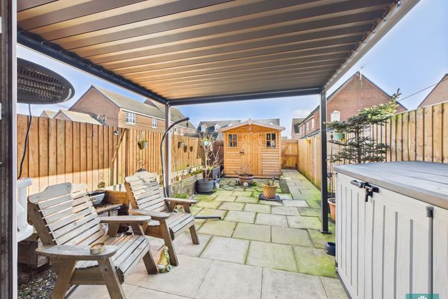 53, Coppy Bridge Drive, Rochdale photo 2