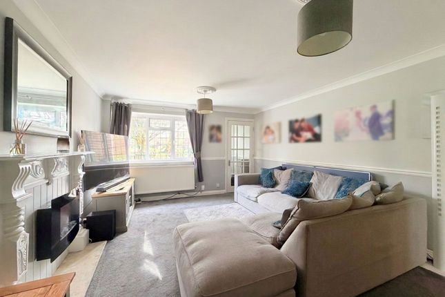 14 Cheviot Drive, Southampton photo 3