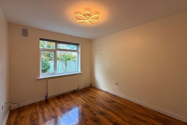 26, Stratford Road, Hayes photo 2