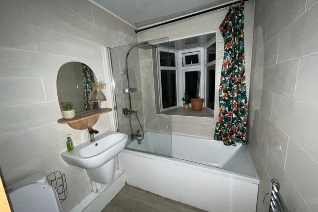 22, Hodge Hill Road, Birmingham photo 5