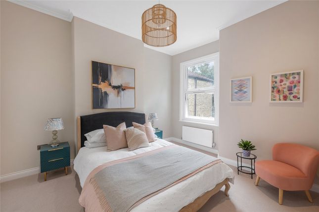 18b, Thorncliffe Road, London photo 4