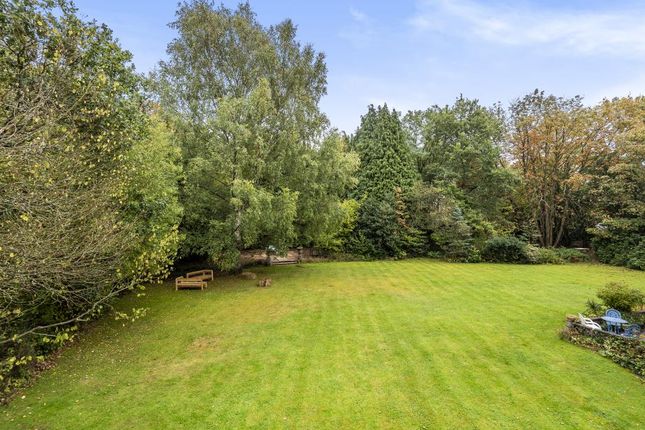 Flat for sale in Bagshot, Surrey