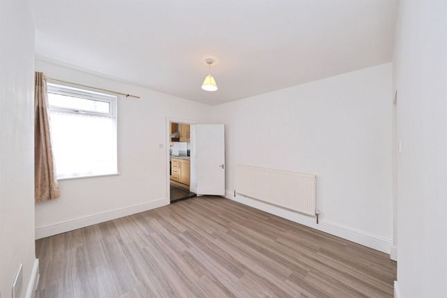 25, Hunloke Road, Chesterfield photo 4