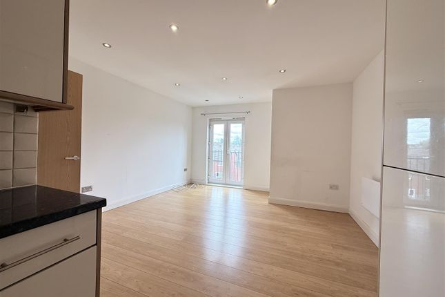 F8, 136, Ridgepoint Court, Maidstone photo 3