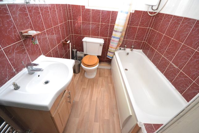 Room to rent in Room 6, Lilac Crescent, Beeston