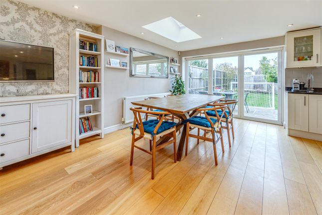 15, Park Crescent,, Elstree photo 4