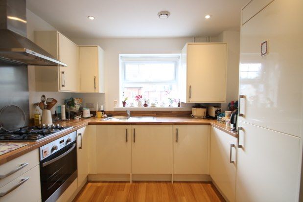 Flat to rent in 37 Renwick Drive, Bromley