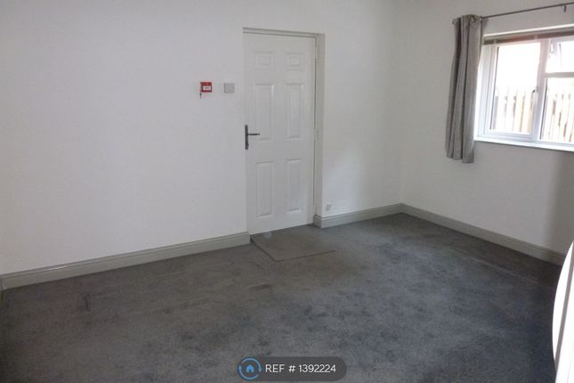 1 bed flat to rent in Stockport Road, Guide Bridge OL7