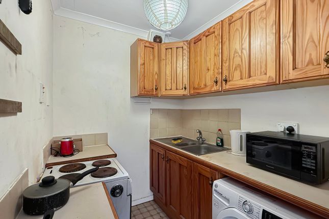 14, Clingoe Court, Colchester photo 5
