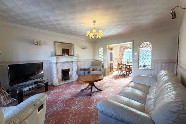 4, Whitsundale, Westhoughton photo 2
