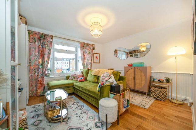 Flat 18, Langdon Court, Craven Park Road, London photo 2