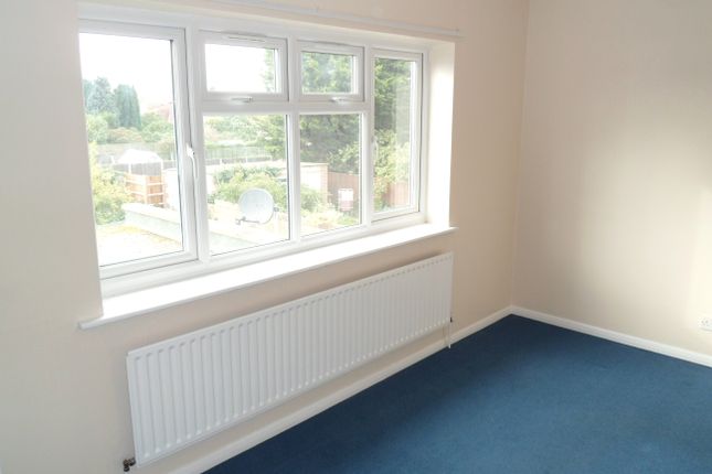 Maisonette to rent in Lewis Road, Gravesend