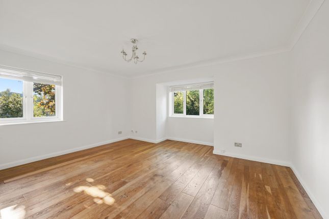 Barrington Lodge, Princes Road, Weybridge photo 4