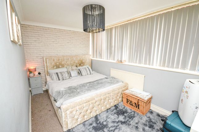 Flat for sale in St. Johns Way, Corringham