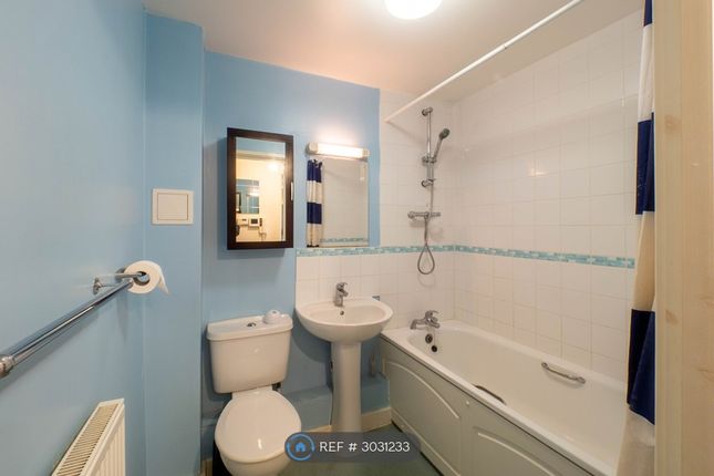 Snowfleck House, Periwood Crescent, Perivale, Greenford photo 4