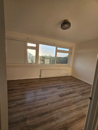 9 Liphook Close, London photo 5