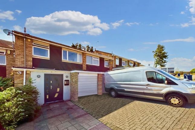 Thumbnail Terraced house for sale in Howard Close, London