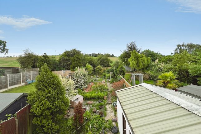 14 Tennyson Avenue, Grantham photo 2