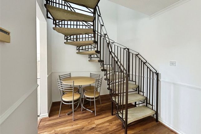 17, Coombe Court, Coombe Park photo 3