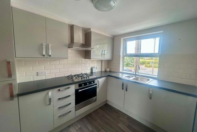 Flat 2, Woodland Court, Porthcawl photo 2
