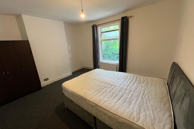 Thumbnail Shared accommodation to rent in Napier Road, Luton