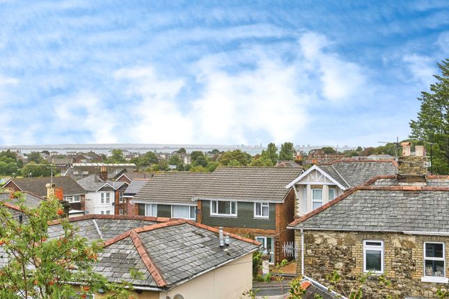 Flat 1, 21, Woodhill Close, Isle of Wight photo 2