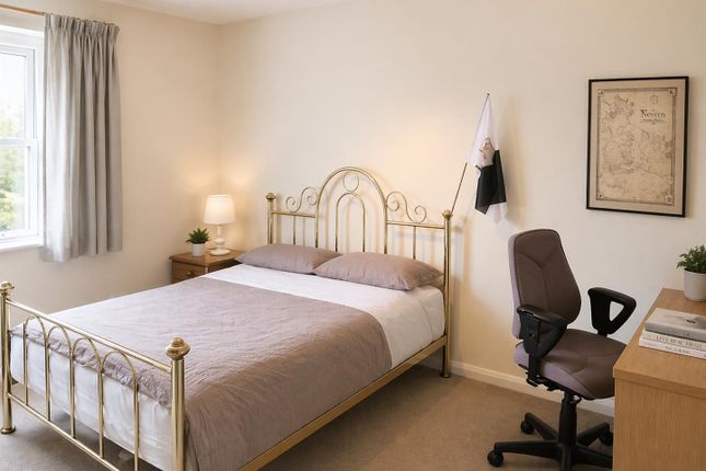 4, Linden Court, Egham photo 2