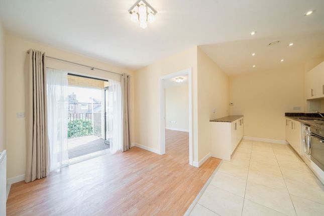 77, Newman Close, London photo 2