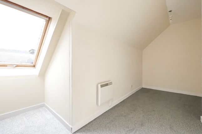 F, 14, Keptie Street, Angus photo 4