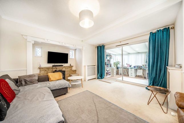 7, Darby Crescent, Sunbury-On-Thames photo 2