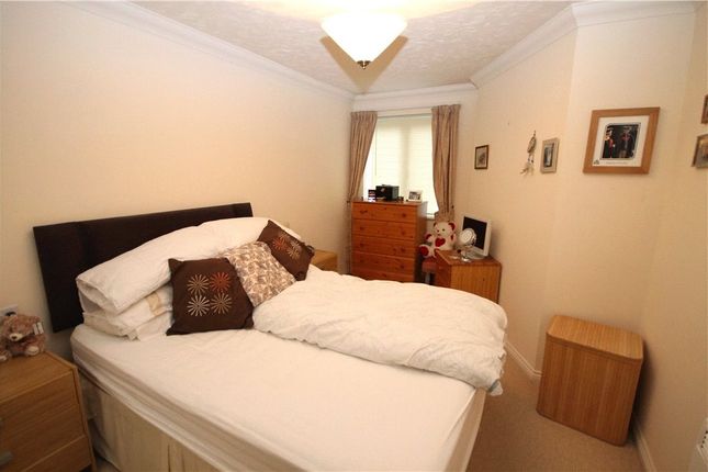 10, Matthews Lodge, Addlestone photo 4