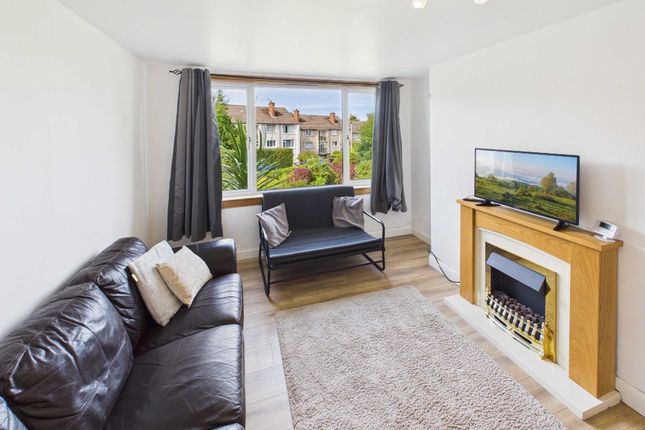 Flat 2, 13, Oxgangs Farm Drive, Edinburgh photo 2