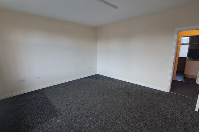 184A Lilycroft Road, Bradford photo 2