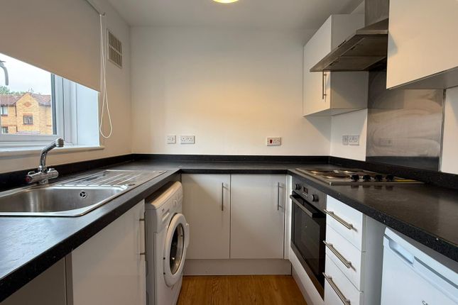 54 Walpole Road, Slough photo 2