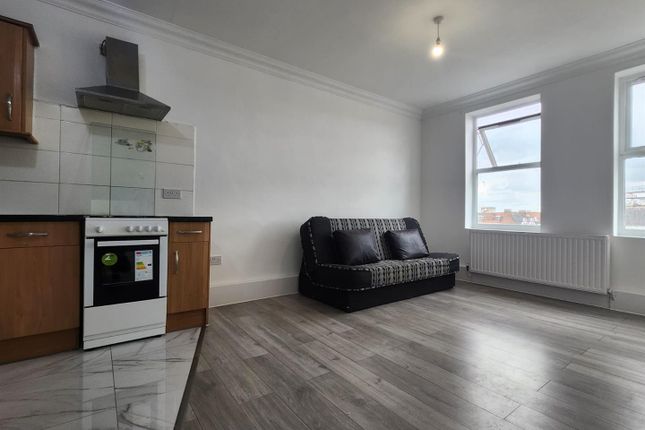 Flat 7, 109, High Road, Ilford photo 2