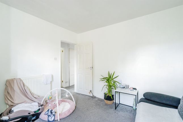 19, Highfield Gardens, Bognor Regis photo 4