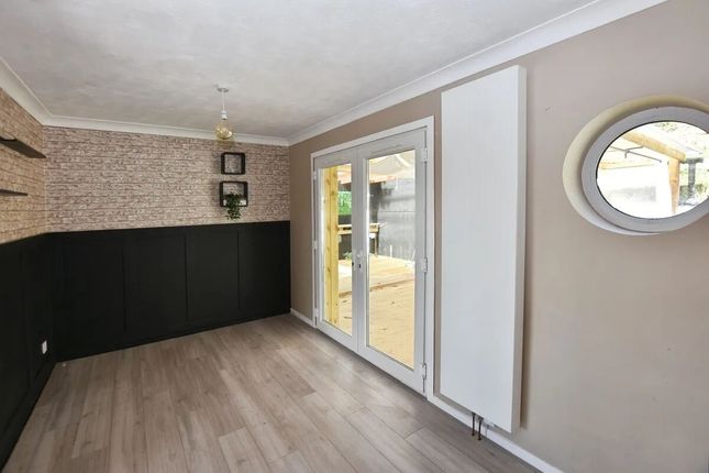 Blenheim Close Highweek, NEWTON ABBOT photo 4