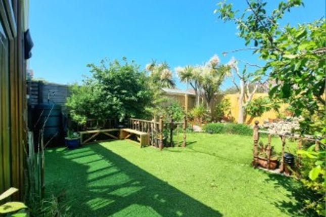 52 Maes Talcen, Bridgend photo 4