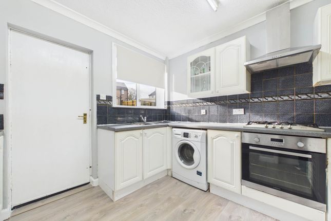18, Woodstock Avenue, Glasgow photo 3