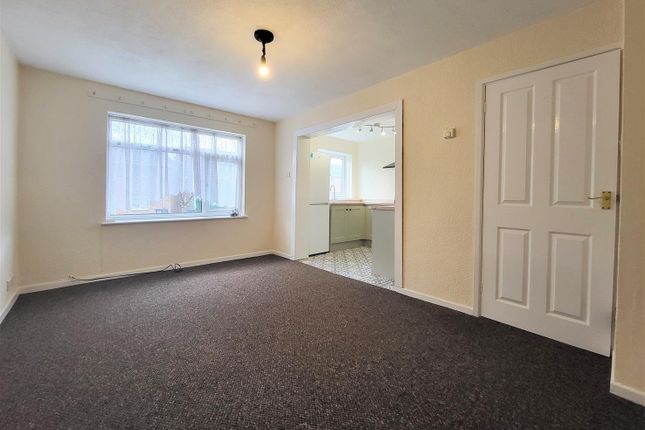 17, Vicarage Close, West Midlands photo 2