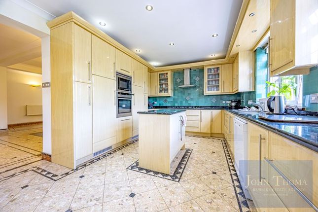 10, Manor Road, Chigwell photo 4